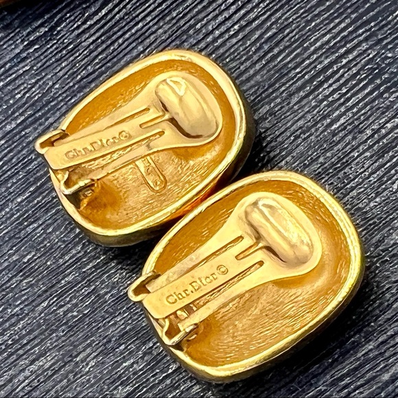 Vintage CHRISTIAN DIOR gold clip on earrings - Picture 13 of 13